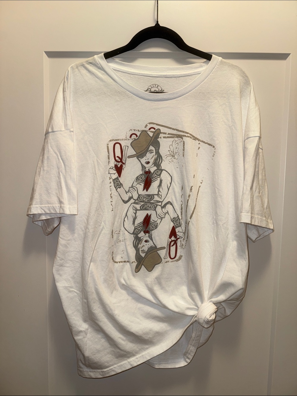 🆕 “Cowgirl Queen of Hearts” White Graphic Short Sleeve Tee. XL. NWOT!❤️🖤